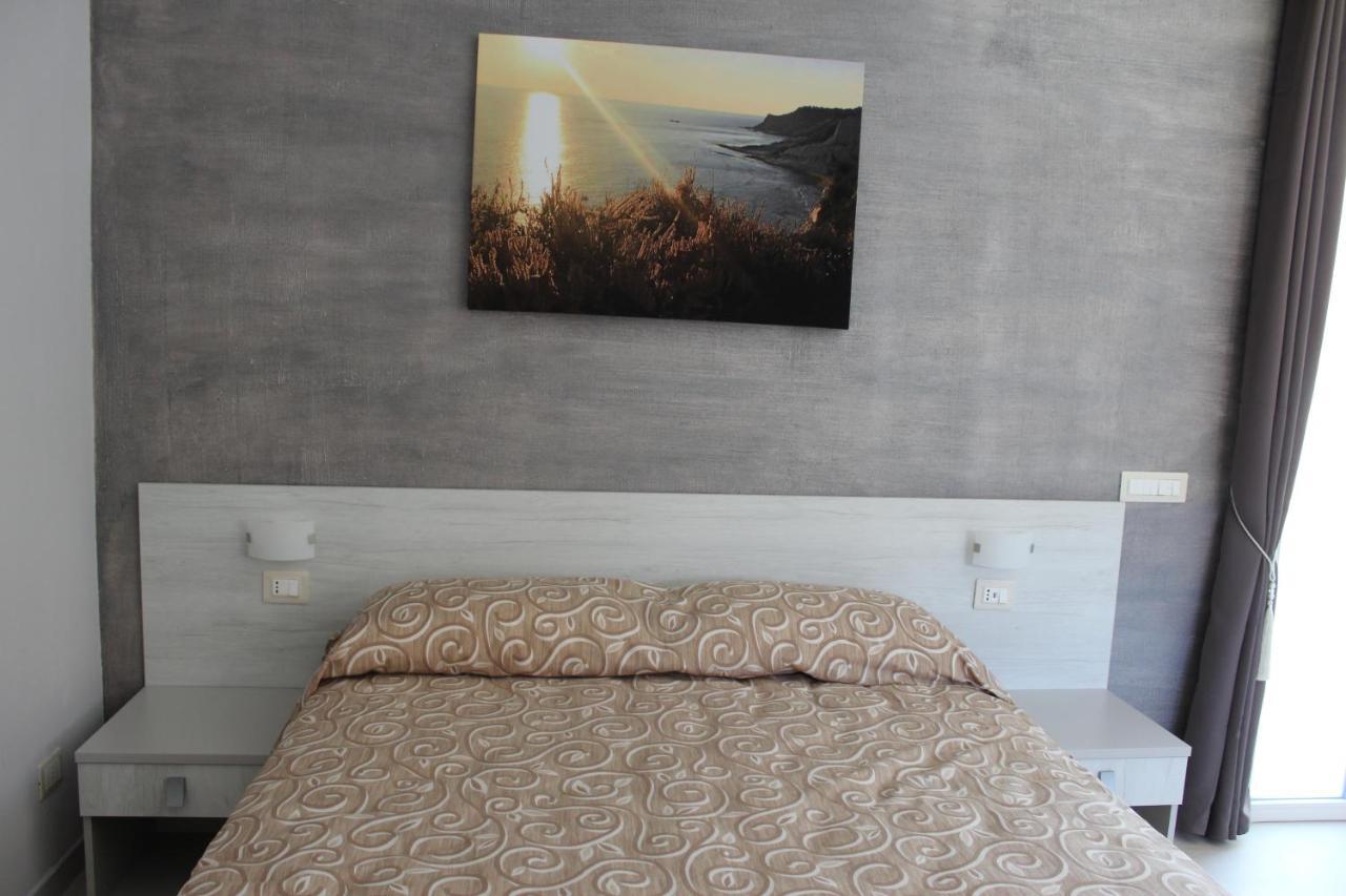 B&B L'Eden Di Capo Bianco Montallegro Luaran gambar